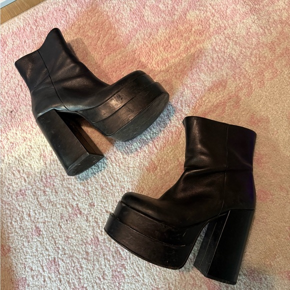 Steve Madden Black Platform Boots - Picture 2 of 5